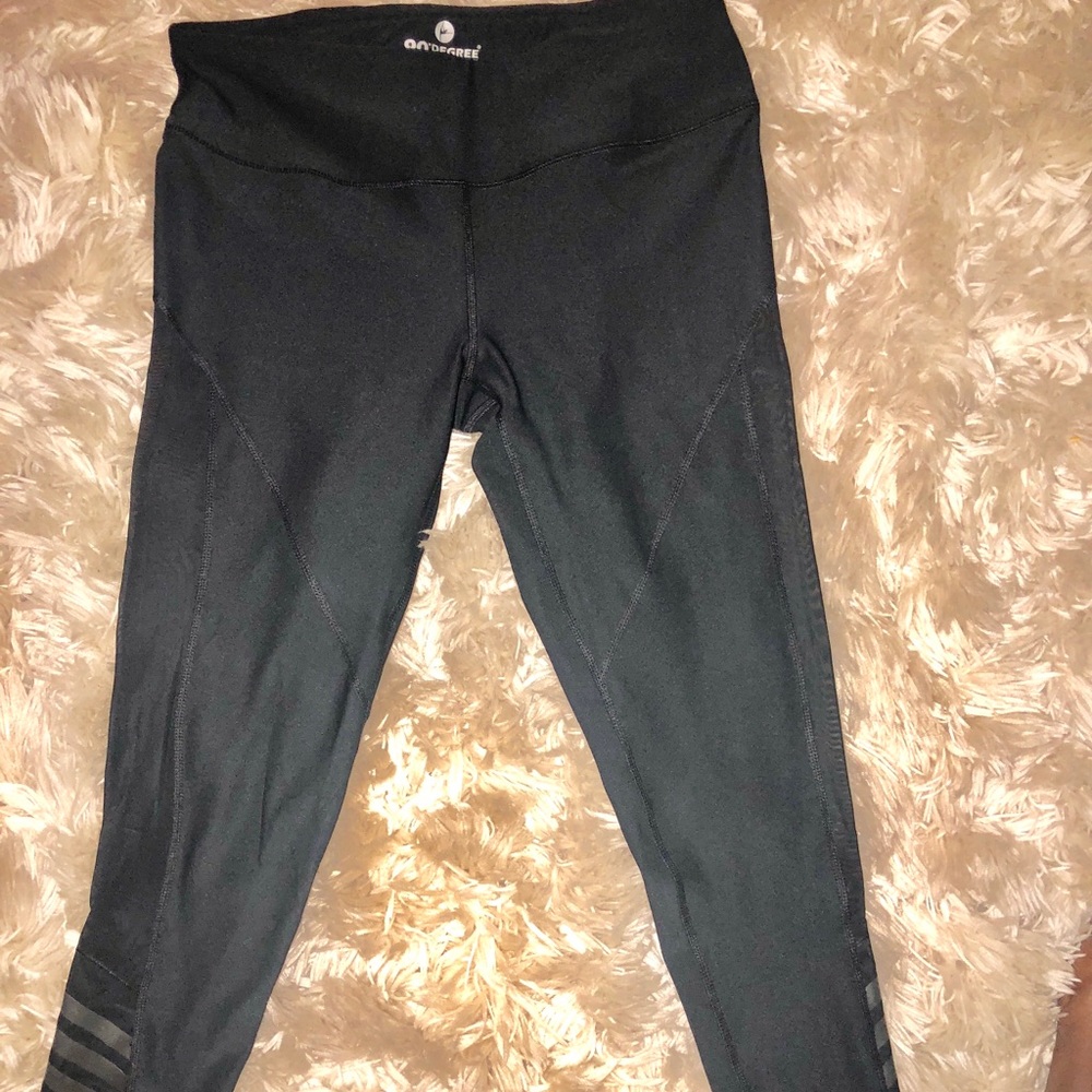 Slimming yoga pants w/ beautiful side mesh detail